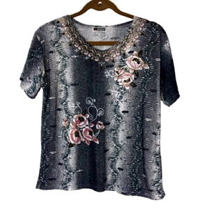 3/$15

Top L Grey Black  Roses Silver Sparkle Short Sleeve T-shirt Style